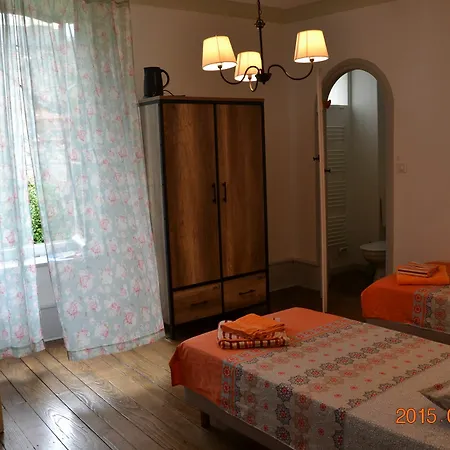 Mere Elvira Πανσιόν