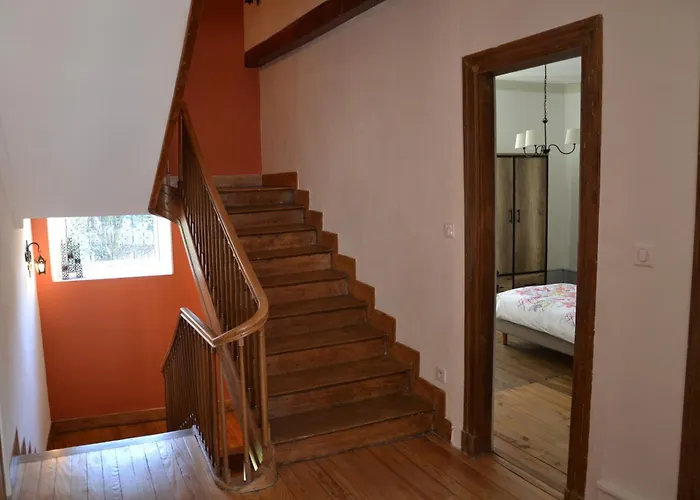 Mere Elvira Guest house Lourdes